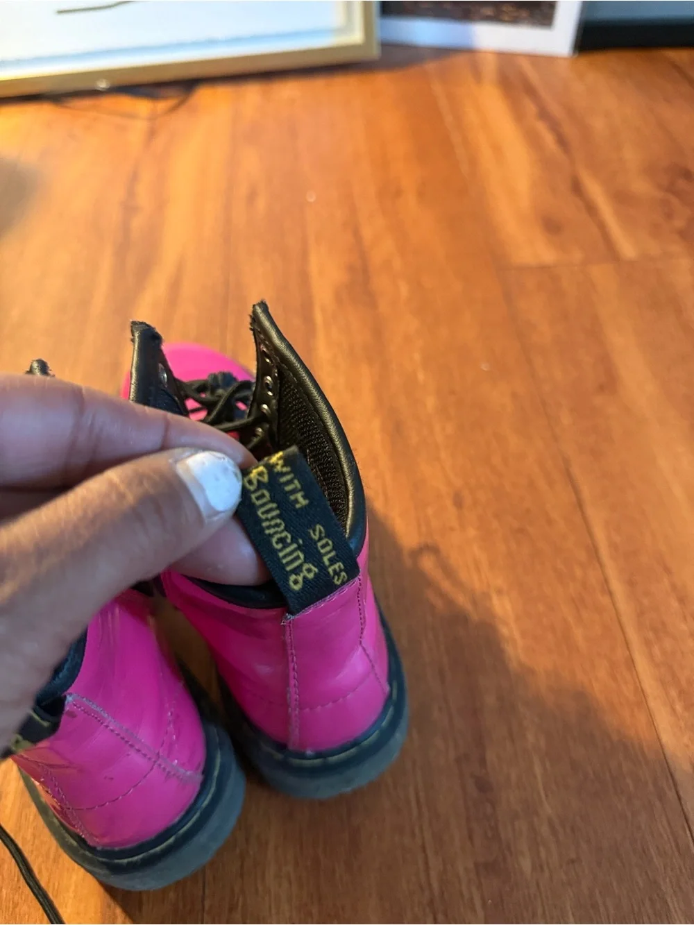 Dr. Martens bold hot